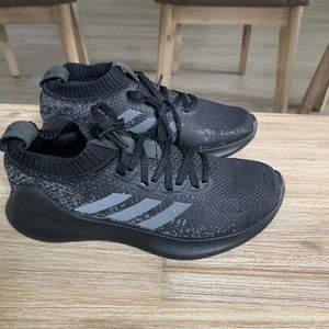 NWOT Adidas pure-bounce, Women size 7